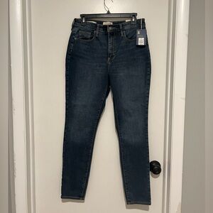 Skinny Jeans! Universal Thread Women’s Size 8 high rise skinny jeans NWT